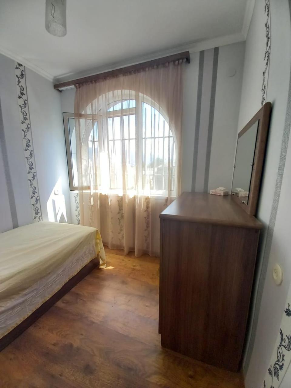 Em&Ri Guest House In Odzun Esterno foto
